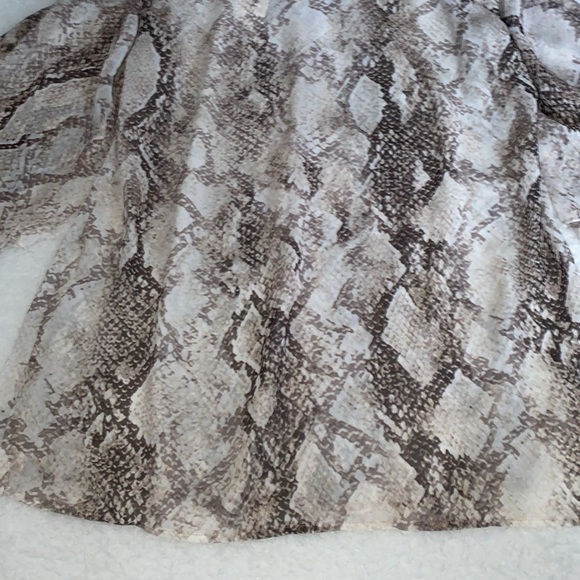 NWT Chicos women’s sz 1, foiled reptile deseree three-quarter sleeve top blouse - Picture 8 of 8